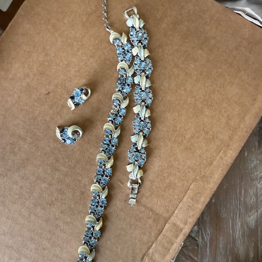 Elegant Blue Floral Jewelry Set